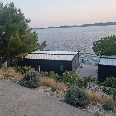 Hipo Camp Mobil Arta 营地 Pakoštane